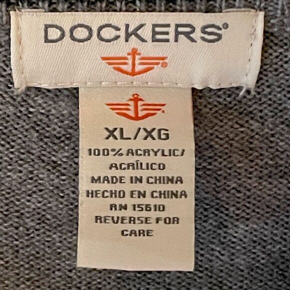 Men’s Soft Long-Sleeve Gray and Burgundy Acrylic Sweater. Size XL. - Picture 3 of 3